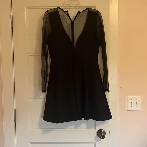 A nice dress that has mesh back  and sleeves - Picture 2 of 2